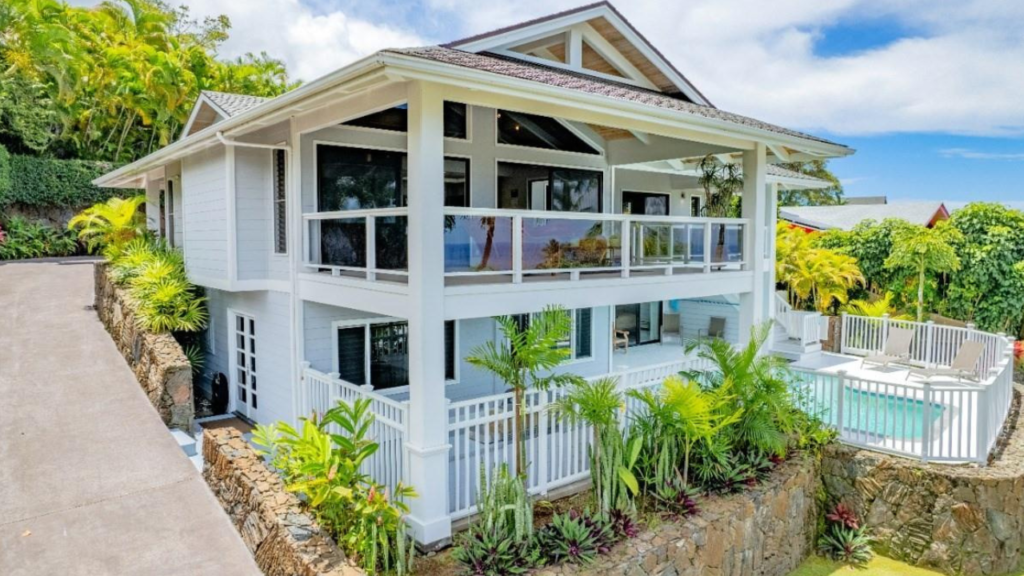 Homes with beautiful pools in Kailua Kona